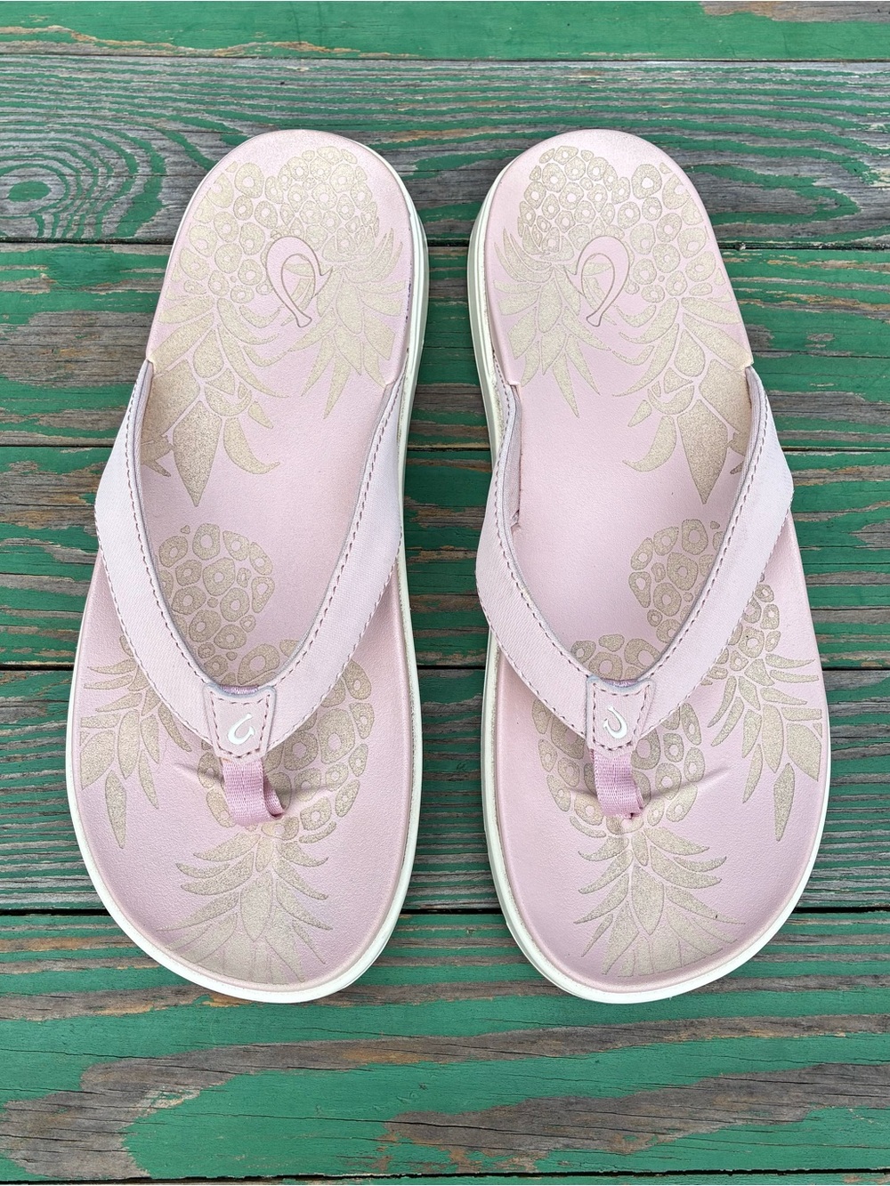 OluKai Women's Pink pineapple Flip Flop Sandals